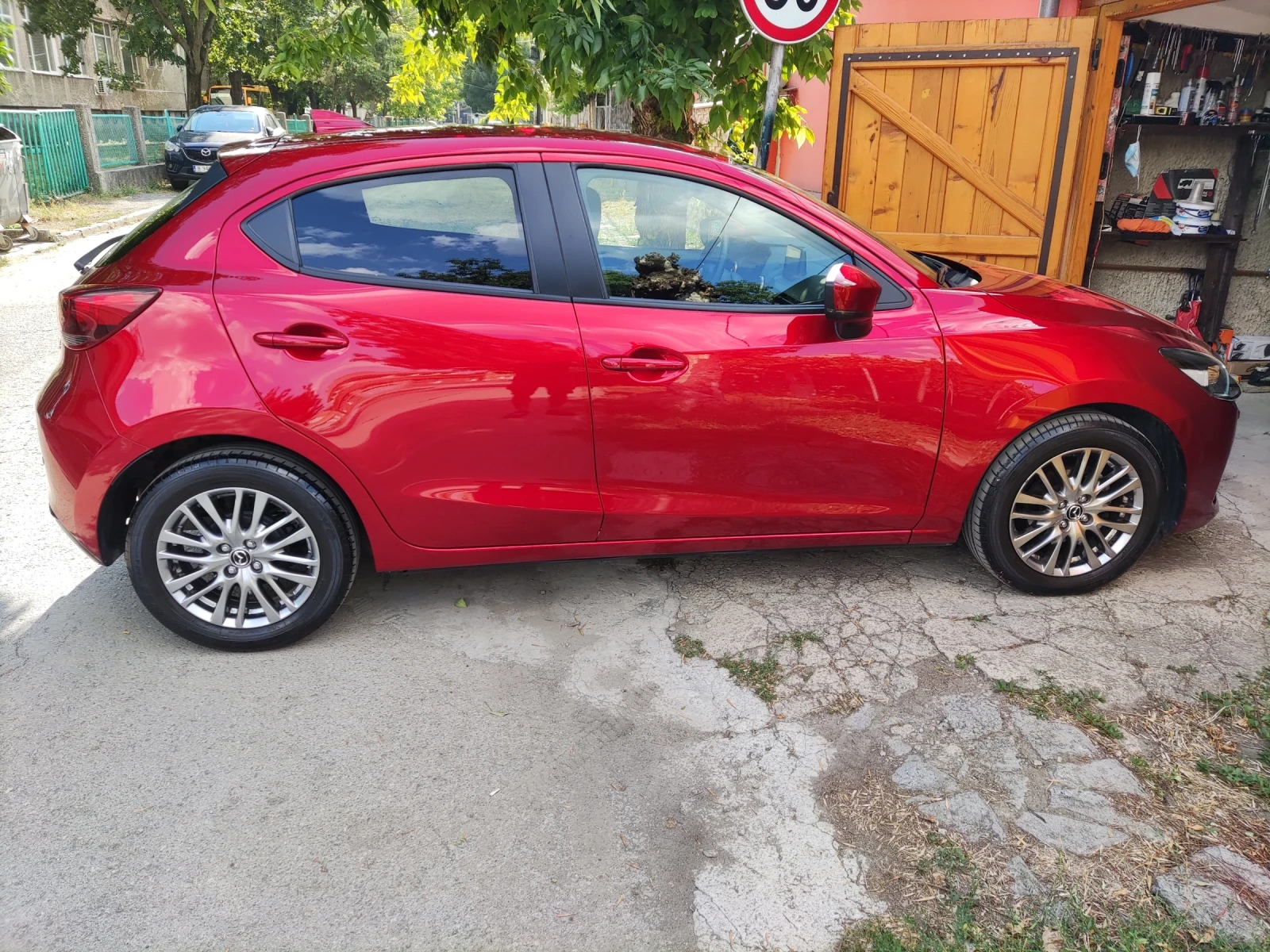 Mazda 2 1.5 хибрид - изображение 2