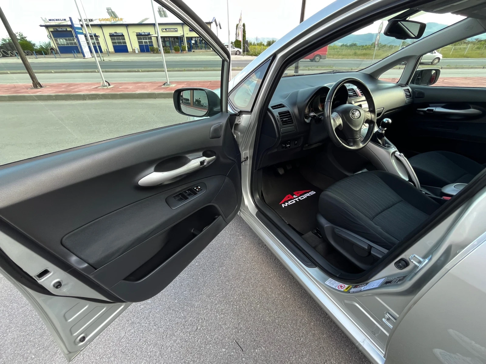 Toyota Auris  2.0-D4D-126к.с.;Keyless-Go;БЕЛГИЯ - изображение 6