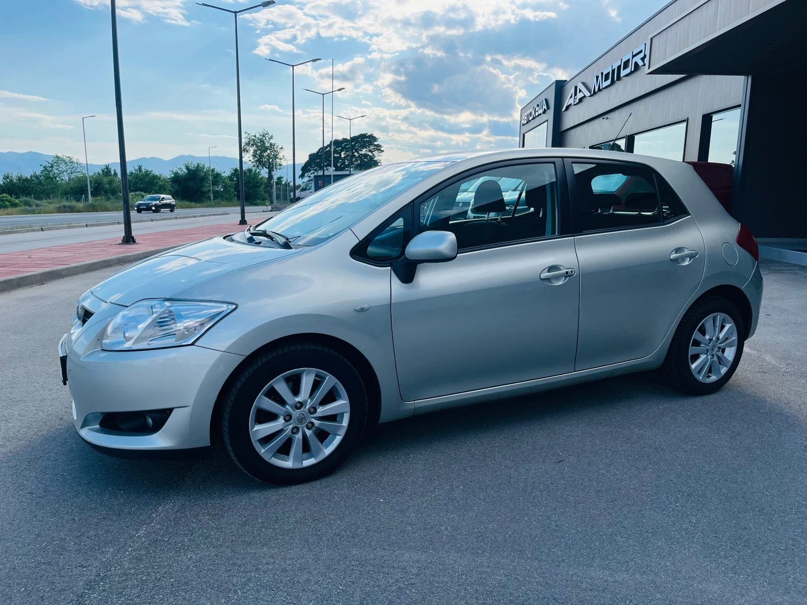 Toyota Auris  2.0-D4D-126к.с.;Keyless-Go;БЕЛГИЯ - изображение 2