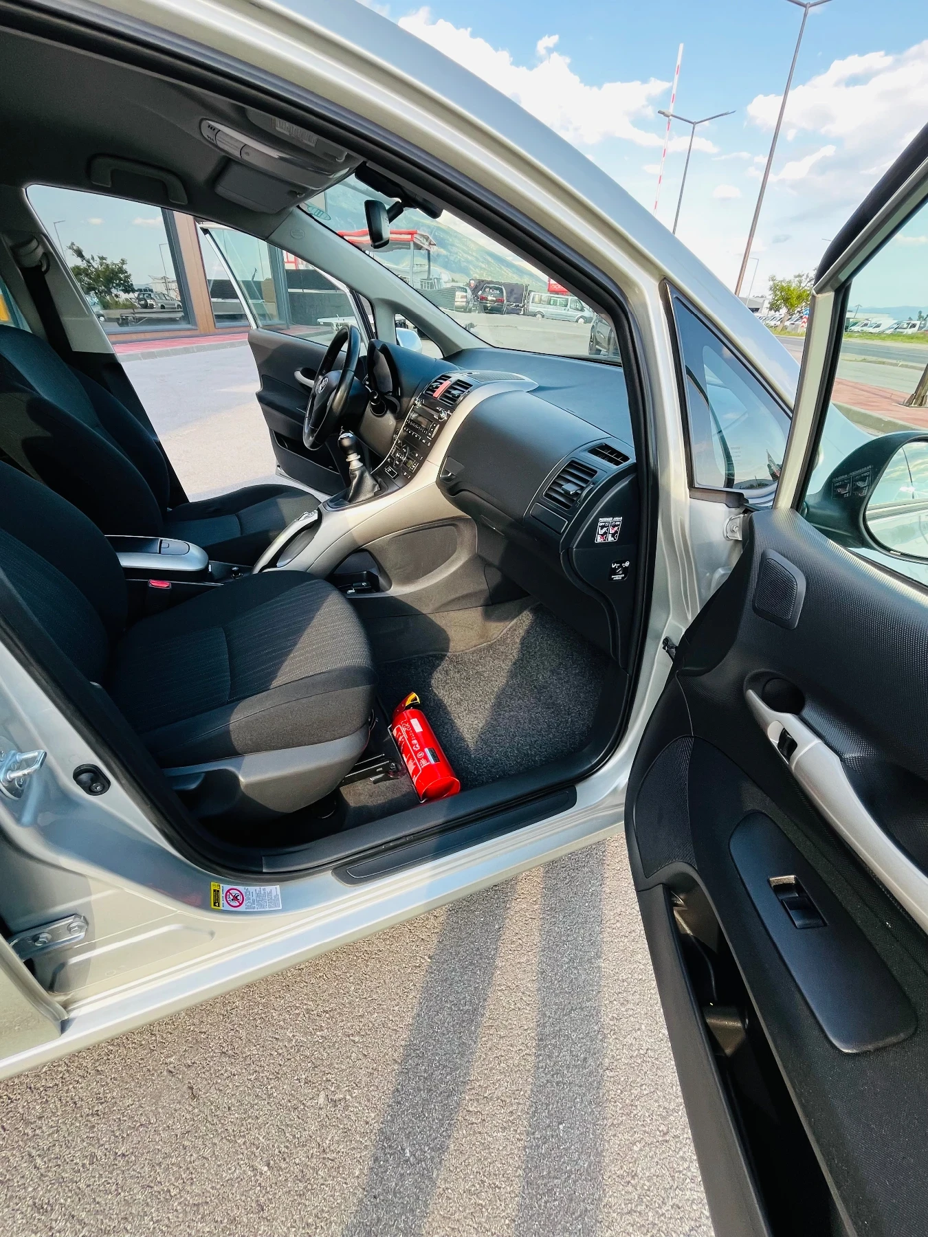 Toyota Auris  2.0-D4D-126к.с.;Keyless-Go;БЕЛГИЯ - изображение 9
