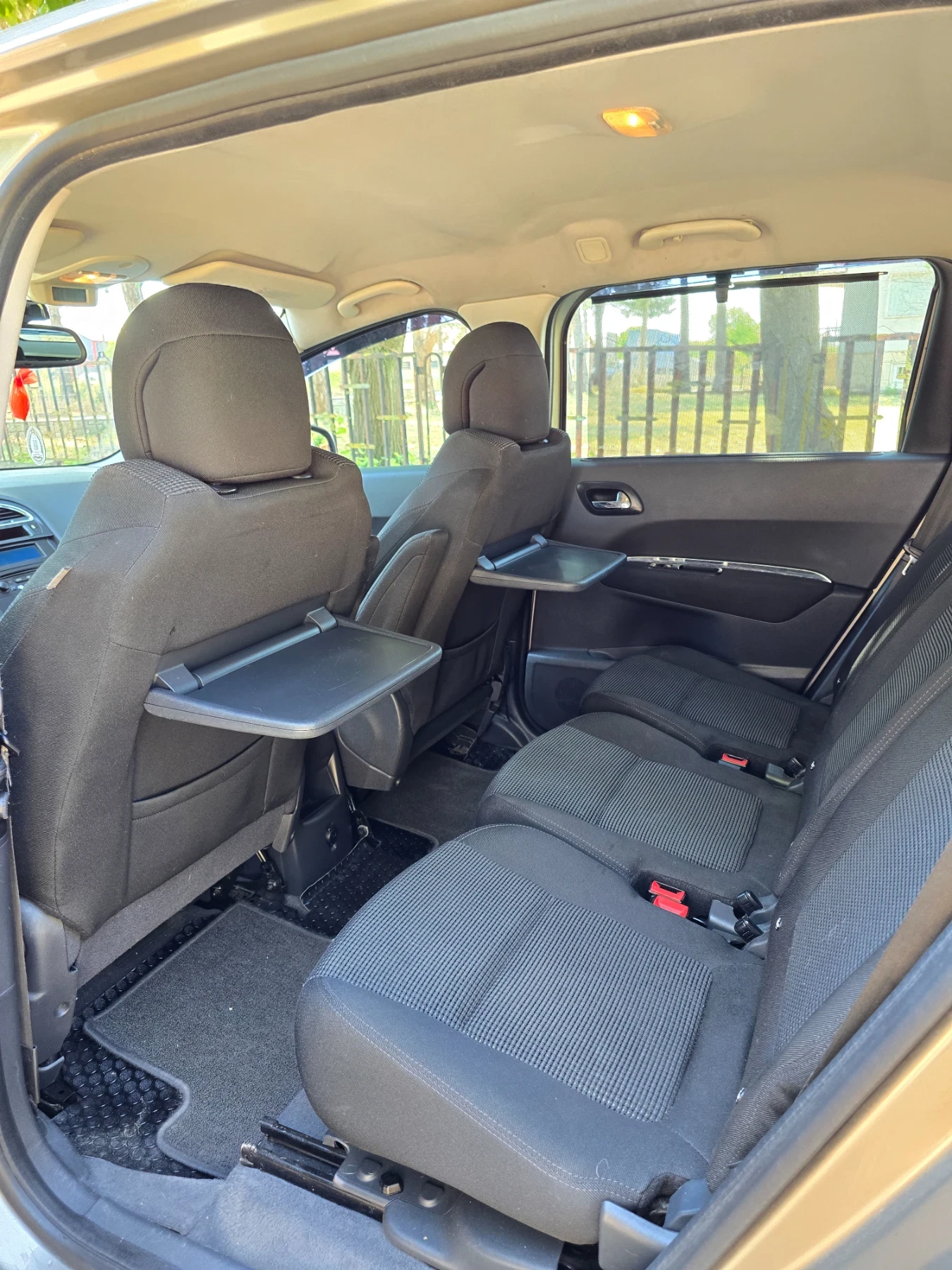 Peugeot 5008 1.6 EHDI  - изображение 10