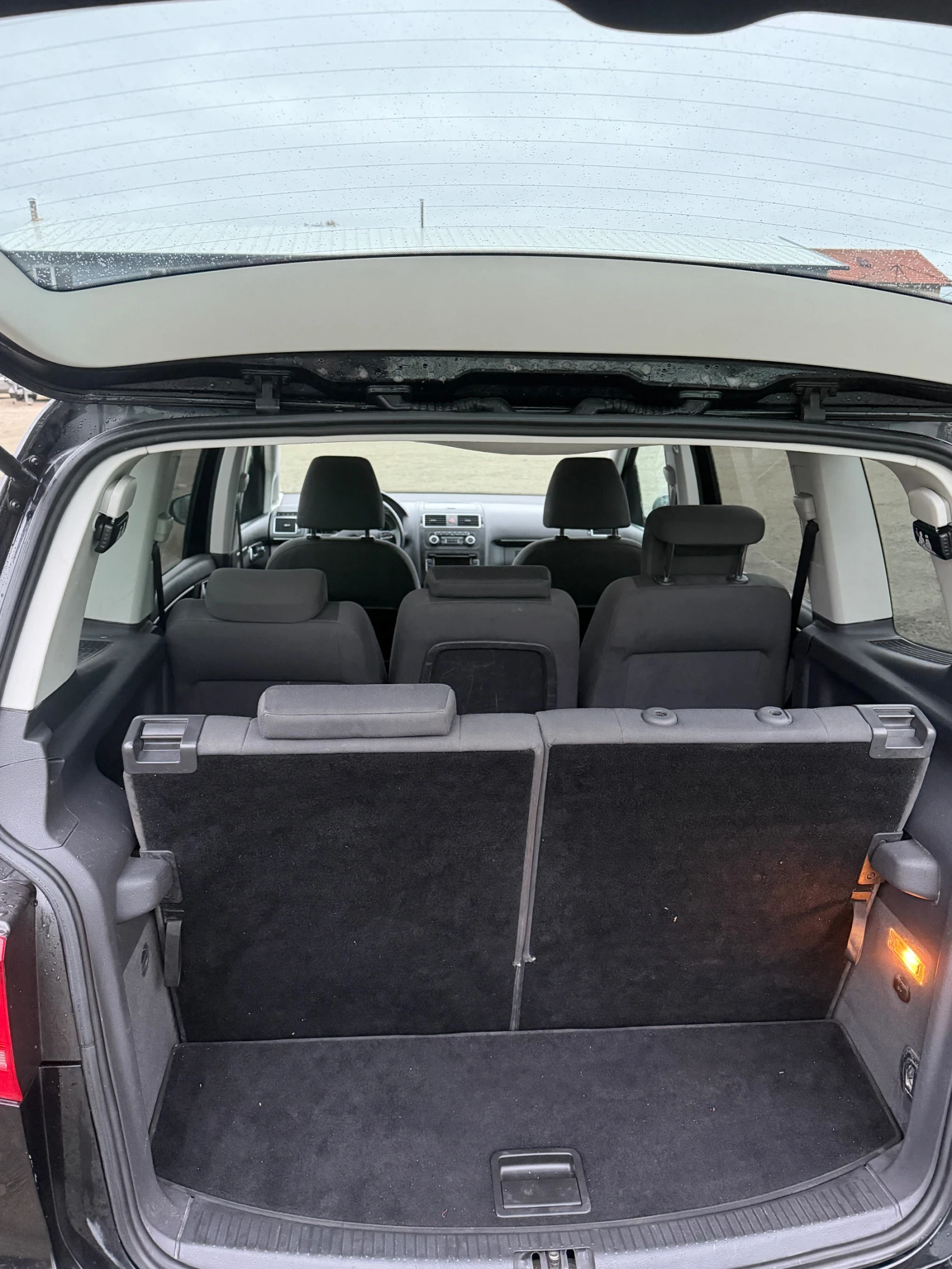 VW Touran 2.0 TDI 7 ������ | Mobile.bg � ����������� 9
