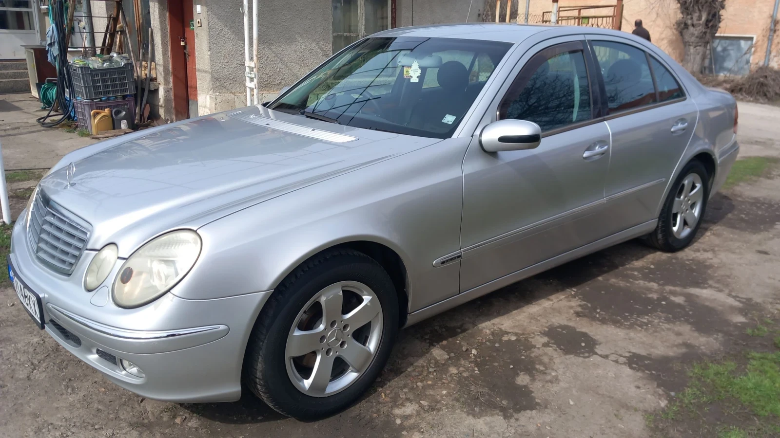 Mercedes-Benz E 270, снимка 3 - Автомобили и джипове - 53754797