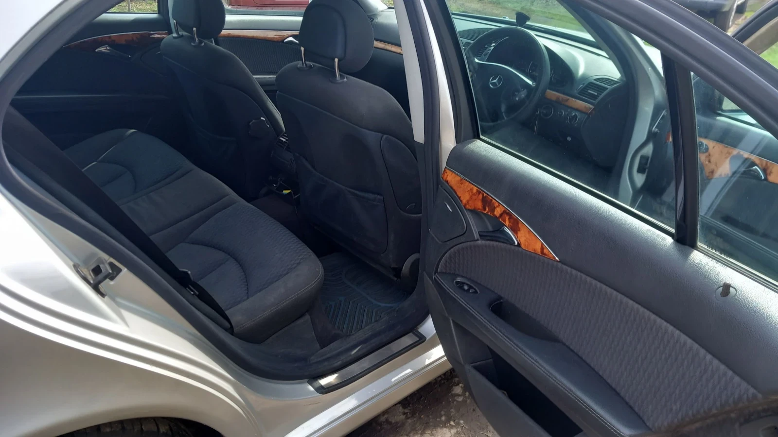 Mercedes-Benz E 270, снимка 8 - Автомобили и джипове - 53754797