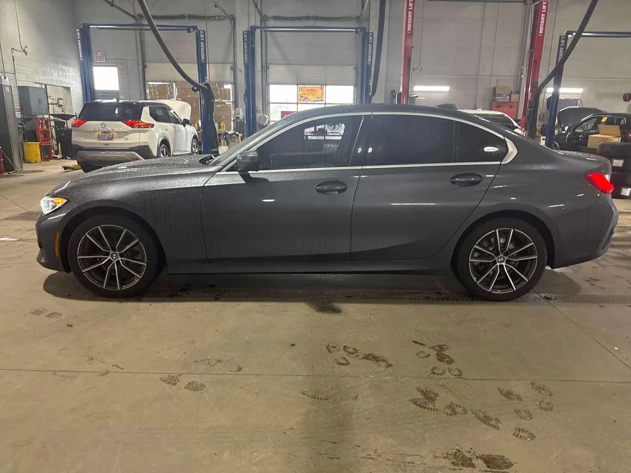 BMW 330 * xDrive * CARFAX * ПАНО * KEYLESS * ПОДГРЕВИ, снимка 2 - Автомобили и джипове - 53963501