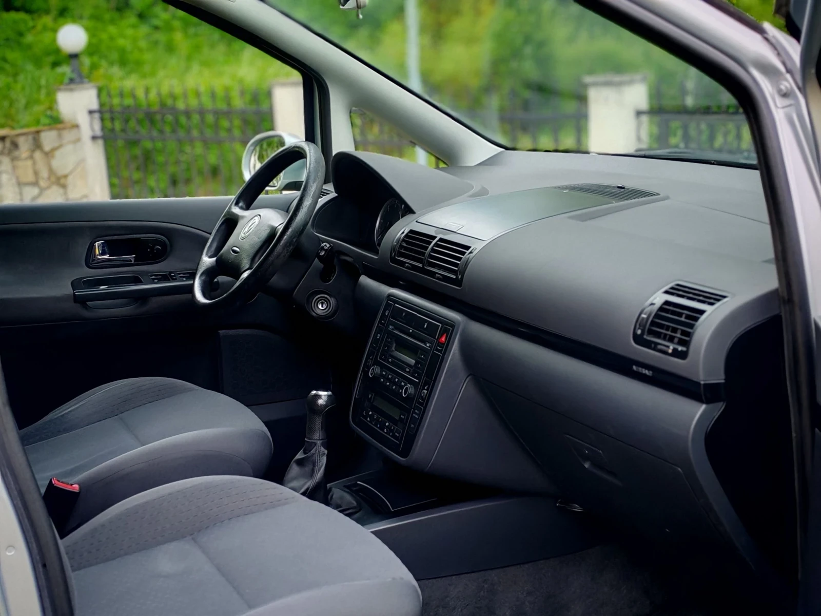 VW Sharan 1.9TDI(116)* 4Х4* 6-СКОРОСТИ* FACELIFT* НОВ ВНОС* , снимка 12 - Автомобили и джипове - 54485405