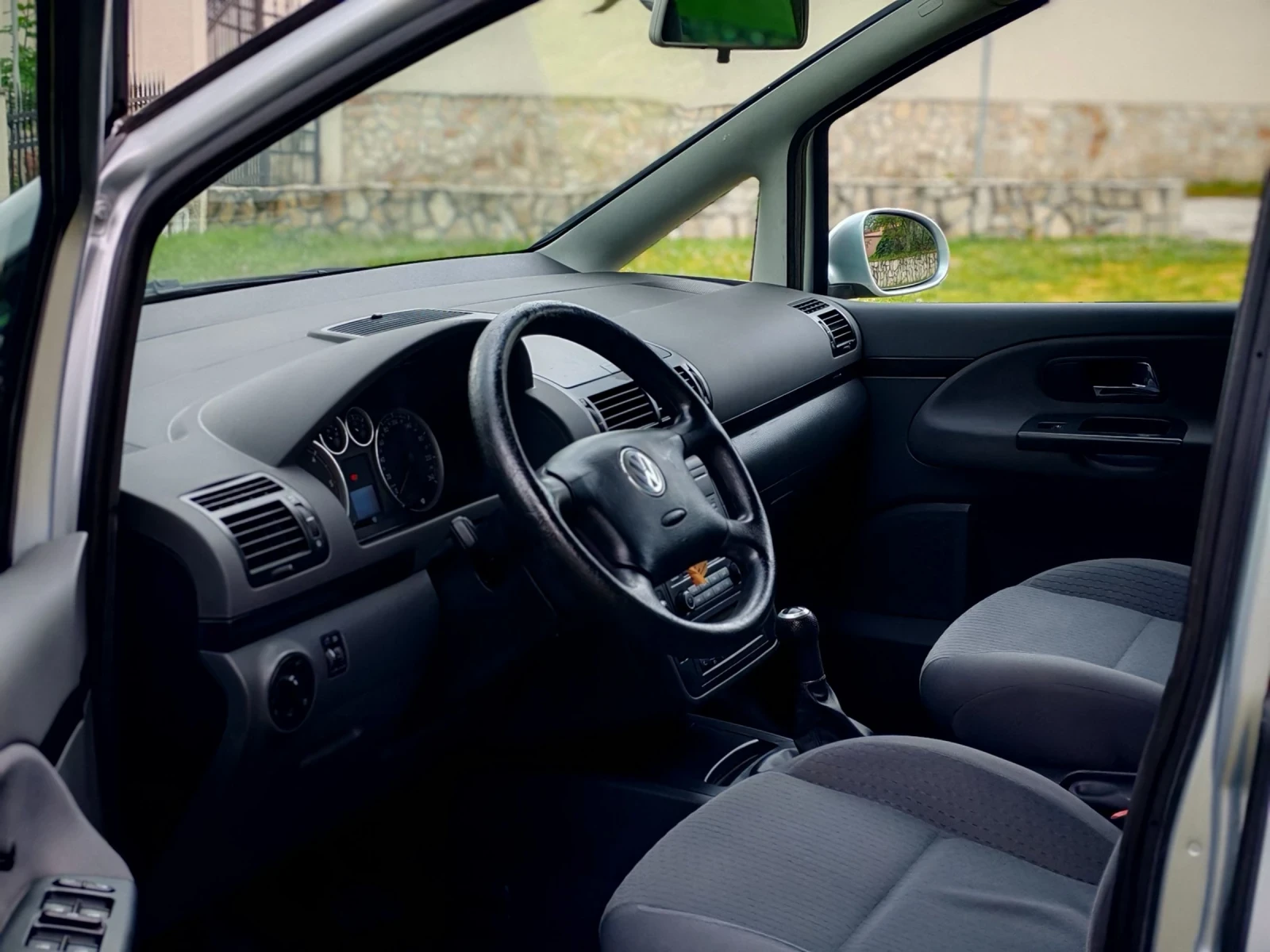 VW Sharan 1.9TDI(116)* 4Х4* 6-СКОРОСТИ* FACELIFT* НОВ ВНОС* , снимка 10 - Автомобили и джипове - 54485405