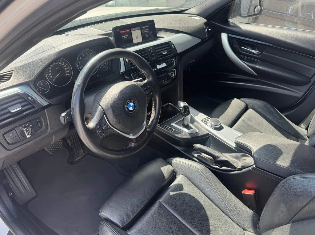 BMW 330 xDrive Sedan AWD, снимка 7 - Автомобили и джипове - 54543912