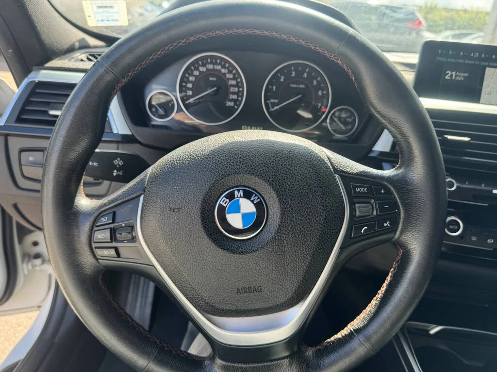 BMW 330 xDrive Sedan AWD, снимка 8 - Автомобили и джипове - 54543912