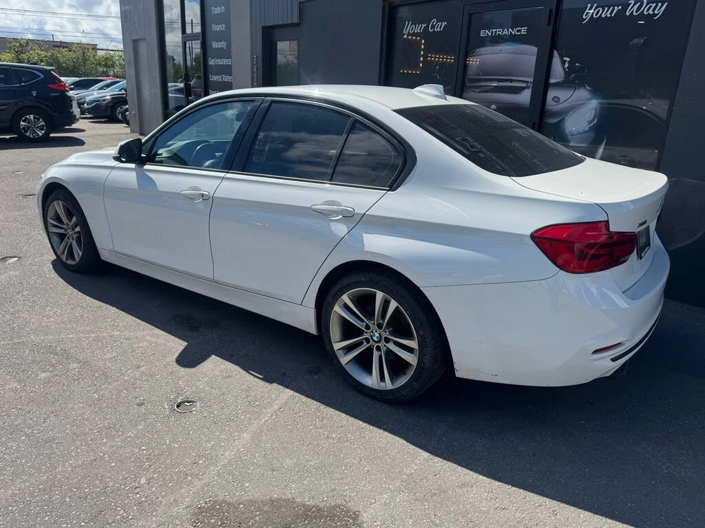BMW 330 xDrive Sedan AWD, снимка 4 - Автомобили и джипове - 54543912