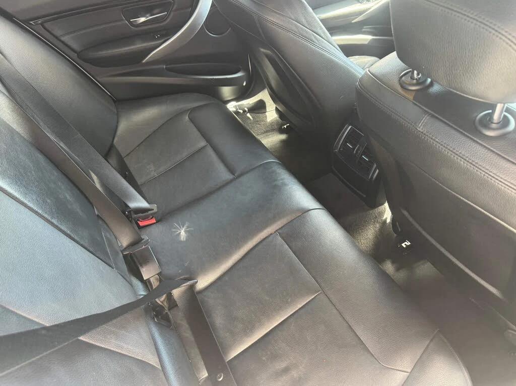 BMW 330 xDrive Sedan AWD, снимка 13 - Автомобили и джипове - 54543912