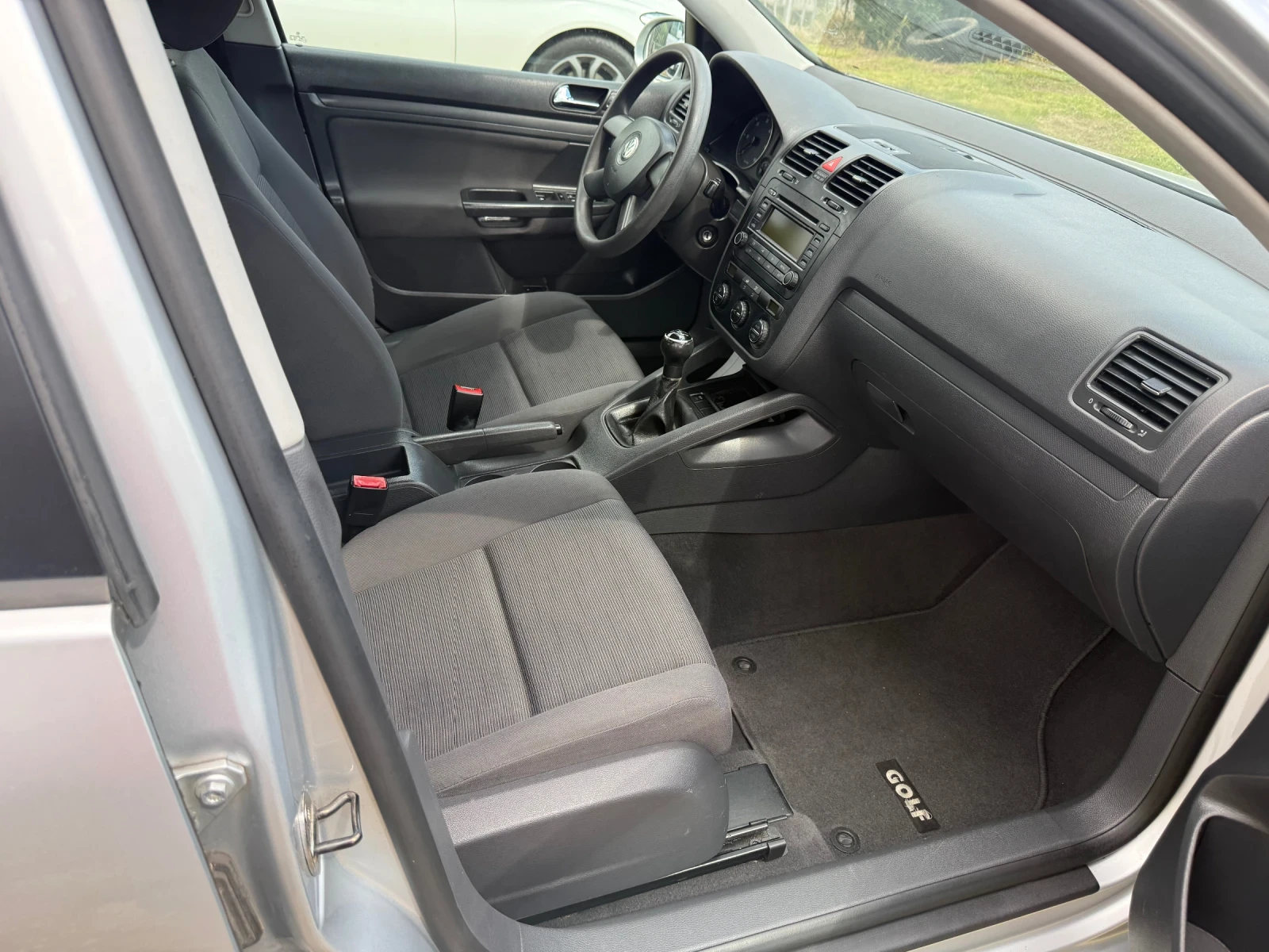VW Golf 1.9 TDI 105к.с., снимка 13 - Автомобили и джипове - 54679475