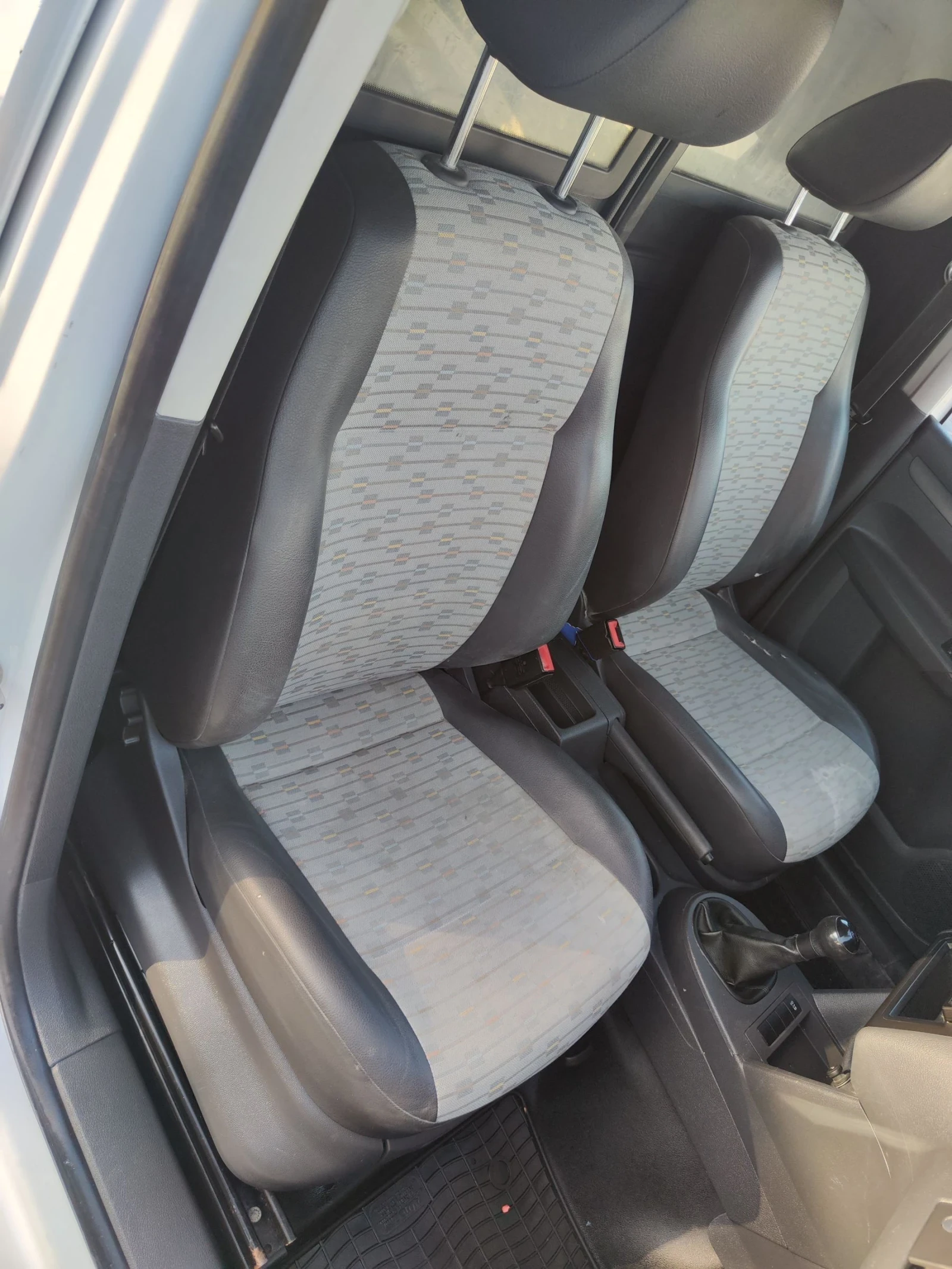 VW Caddy 1.6 TDI KLIMA 102 K, S, снимка 11 - Автомобили и джипове - 54973921