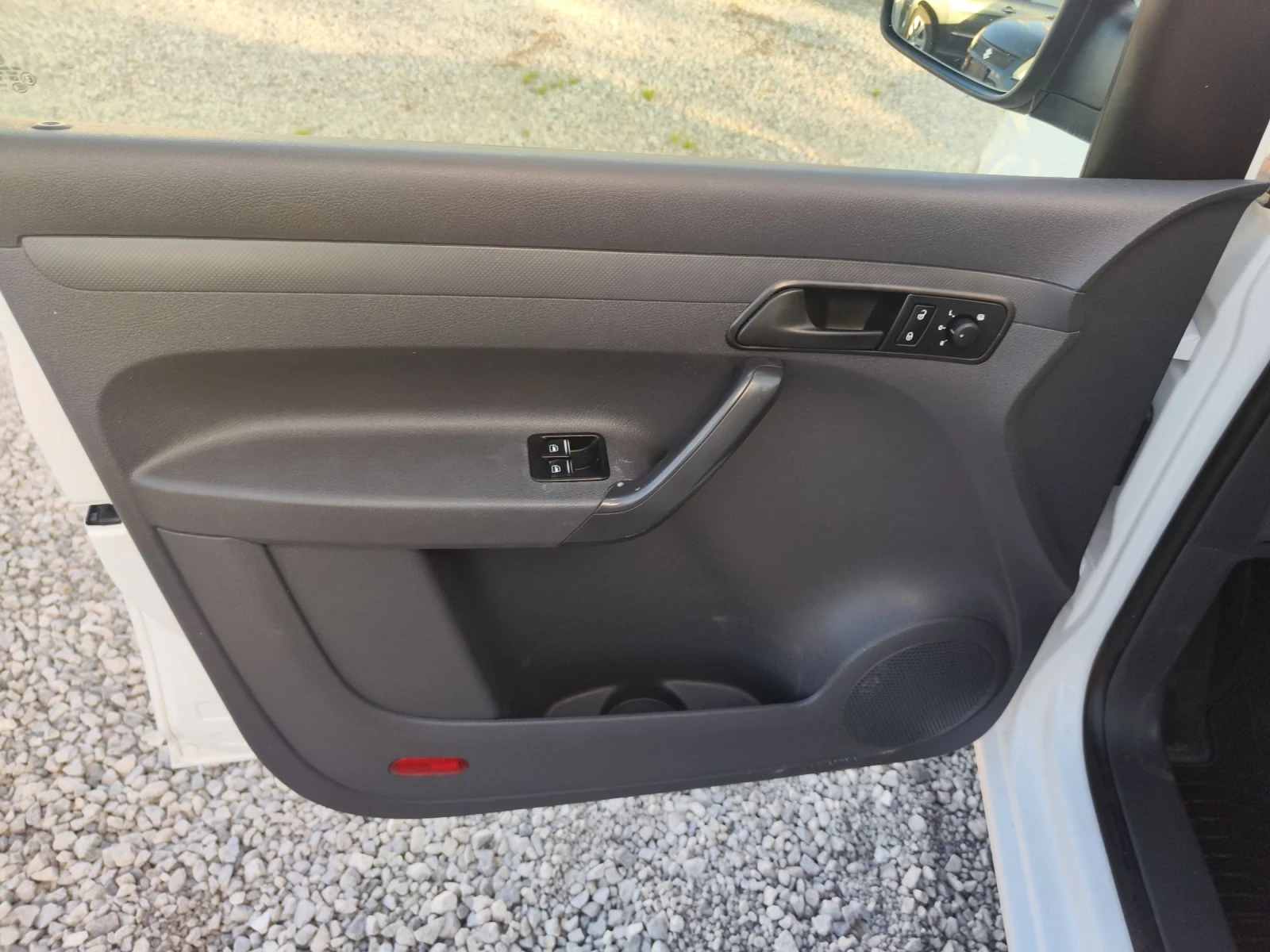 VW Caddy 1.6 TDI KLIMA 102 K, S, снимка 16 - Автомобили и джипове - 54973921