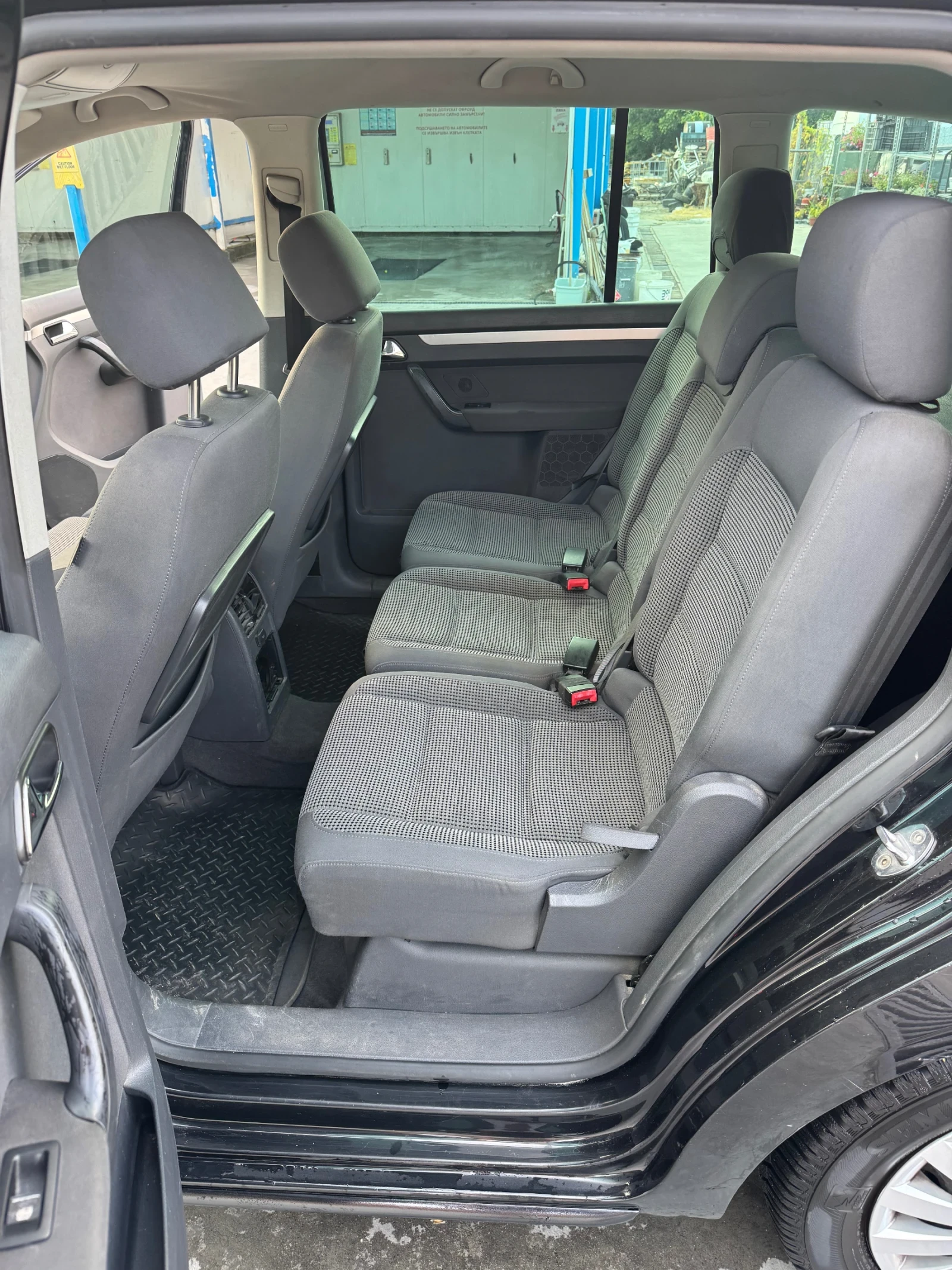 VW Touran 1.9 105, снимка 9 - Автомобили и джипове - 55257859