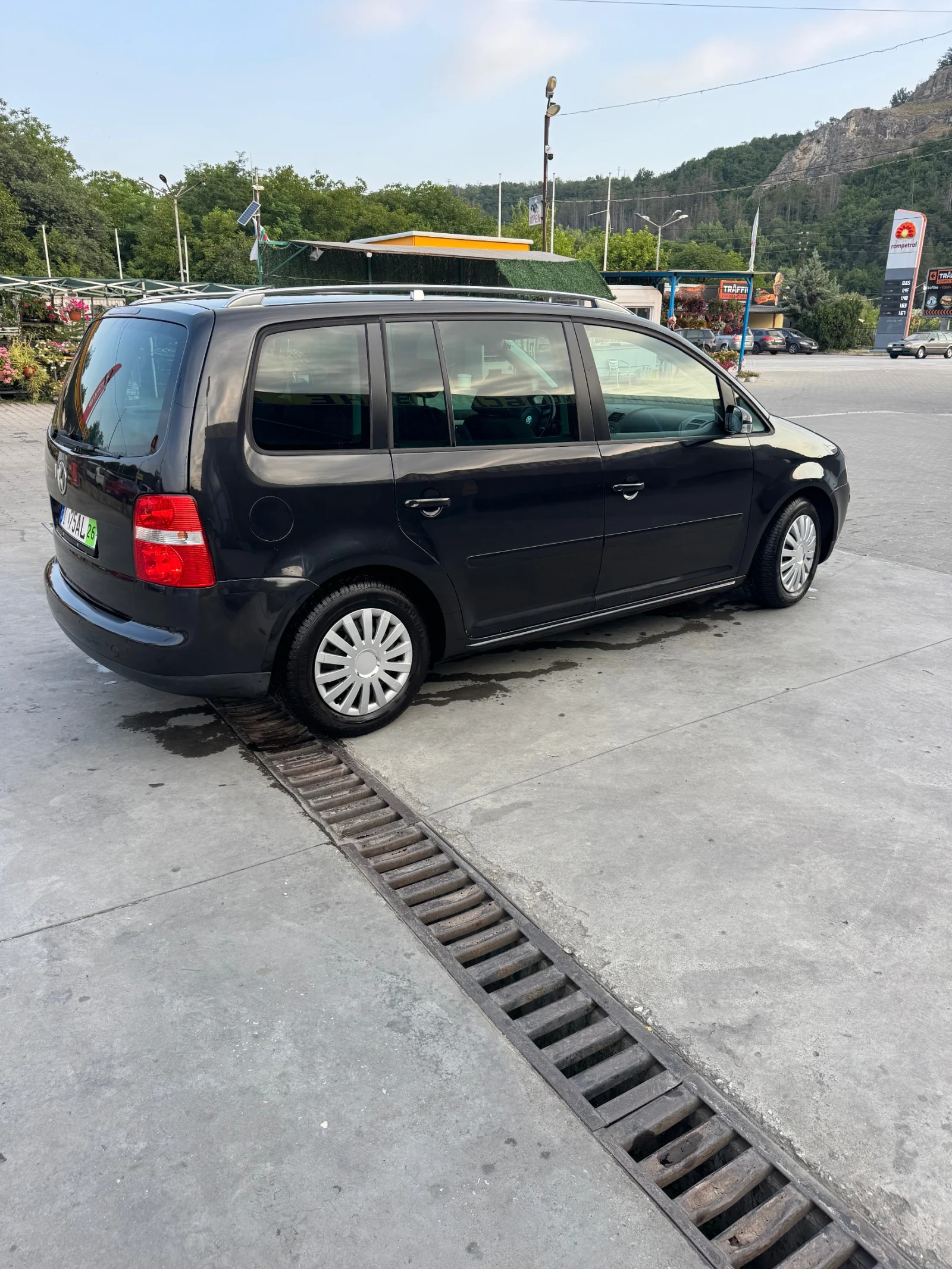 VW Touran 1.9 105, снимка 5 - Автомобили и джипове - 55257859