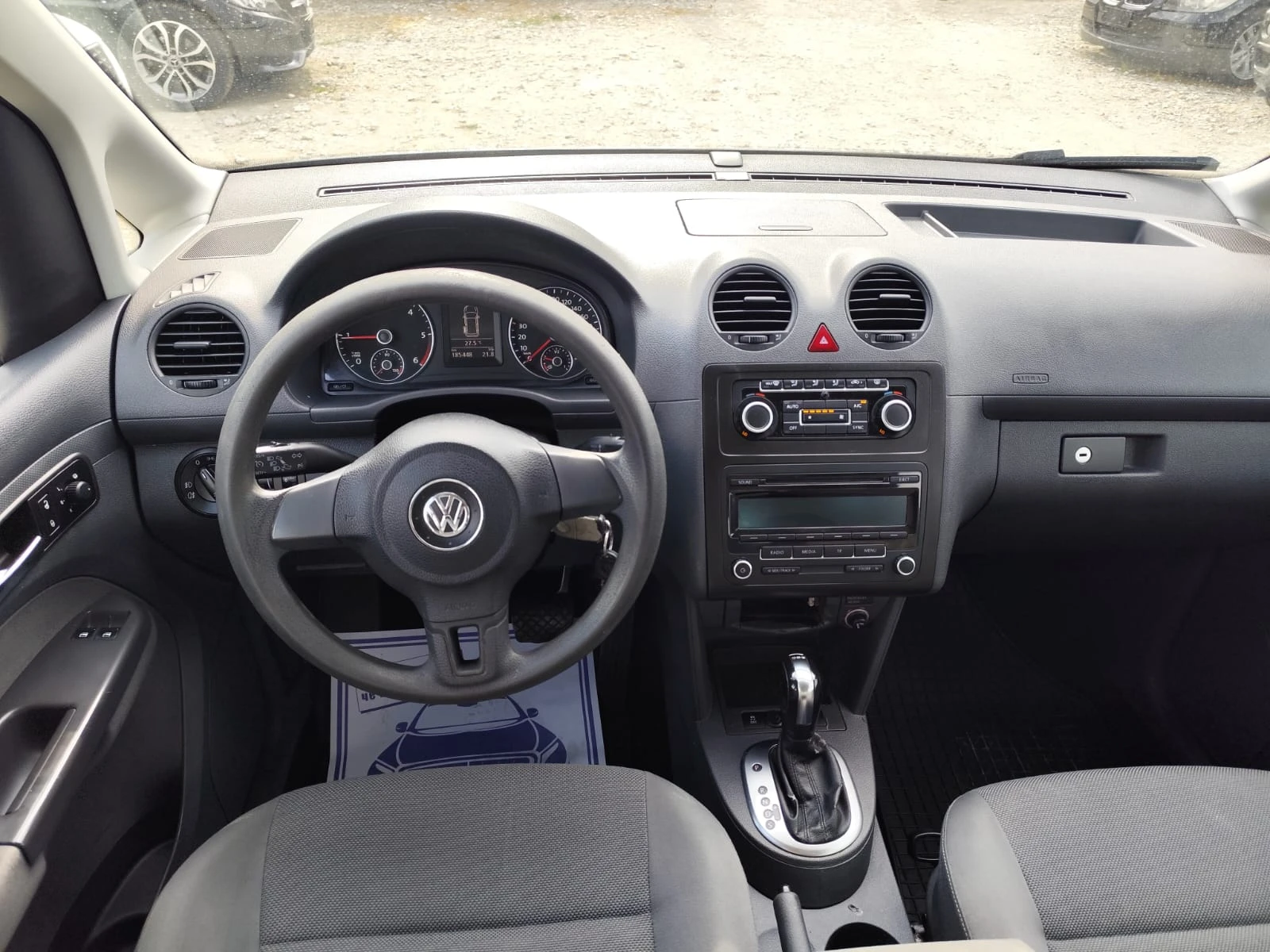 VW Caddy 1.6 дизел Автоват, снимка 10 - Автомобили и джипове - 55817219