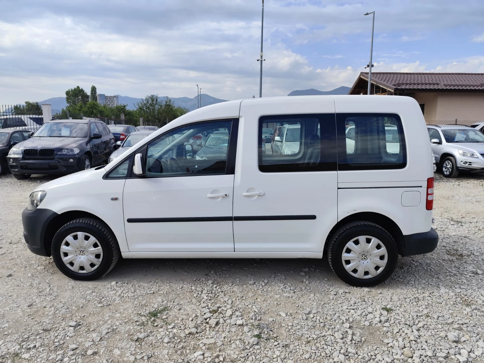VW Caddy 1.6 дизел Автоват, снимка 9 - Автомобили и джипове - 55817219