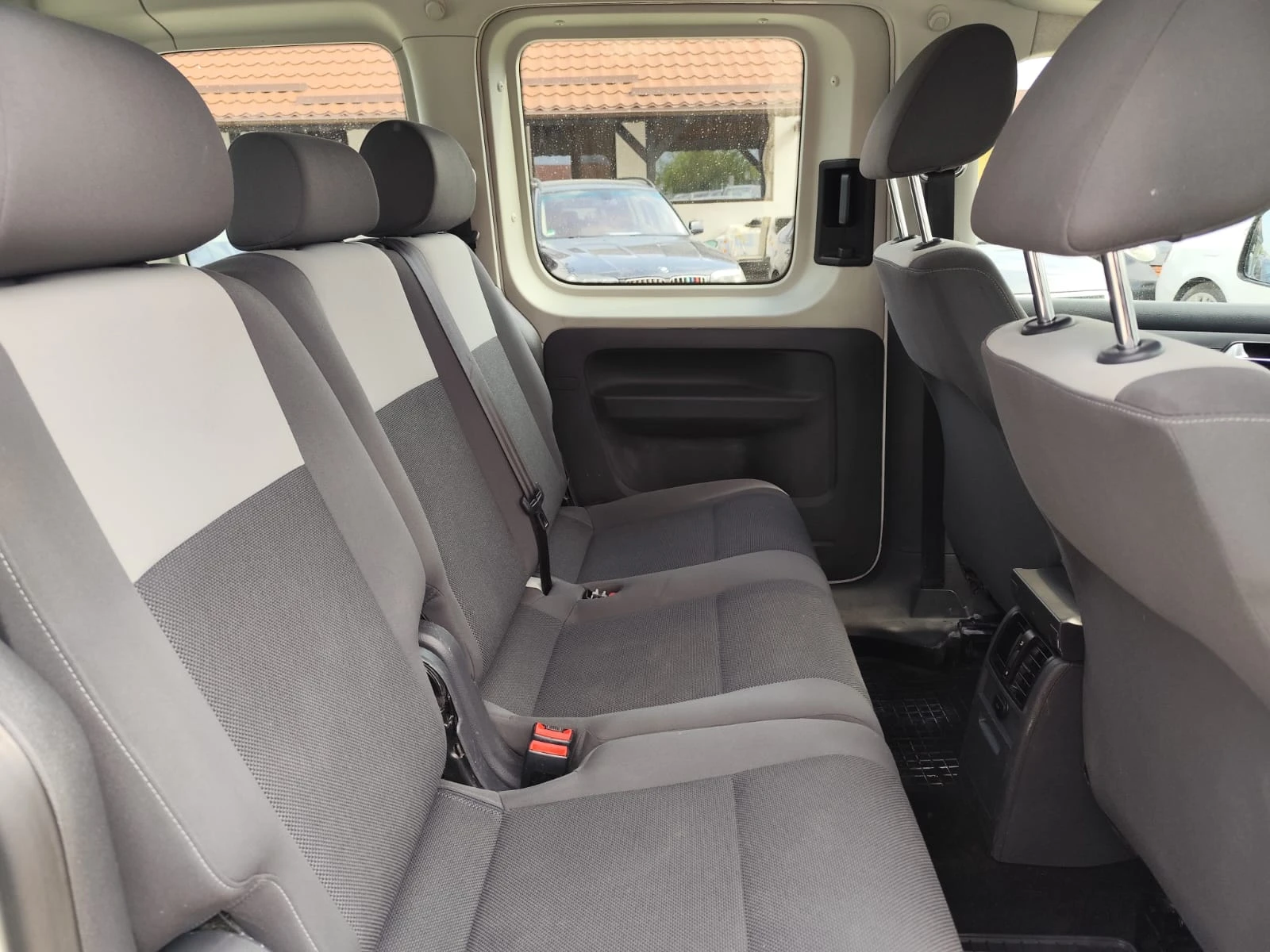 VW Caddy 1.6 дизел Автоват, снимка 13 - Автомобили и джипове - 55817219