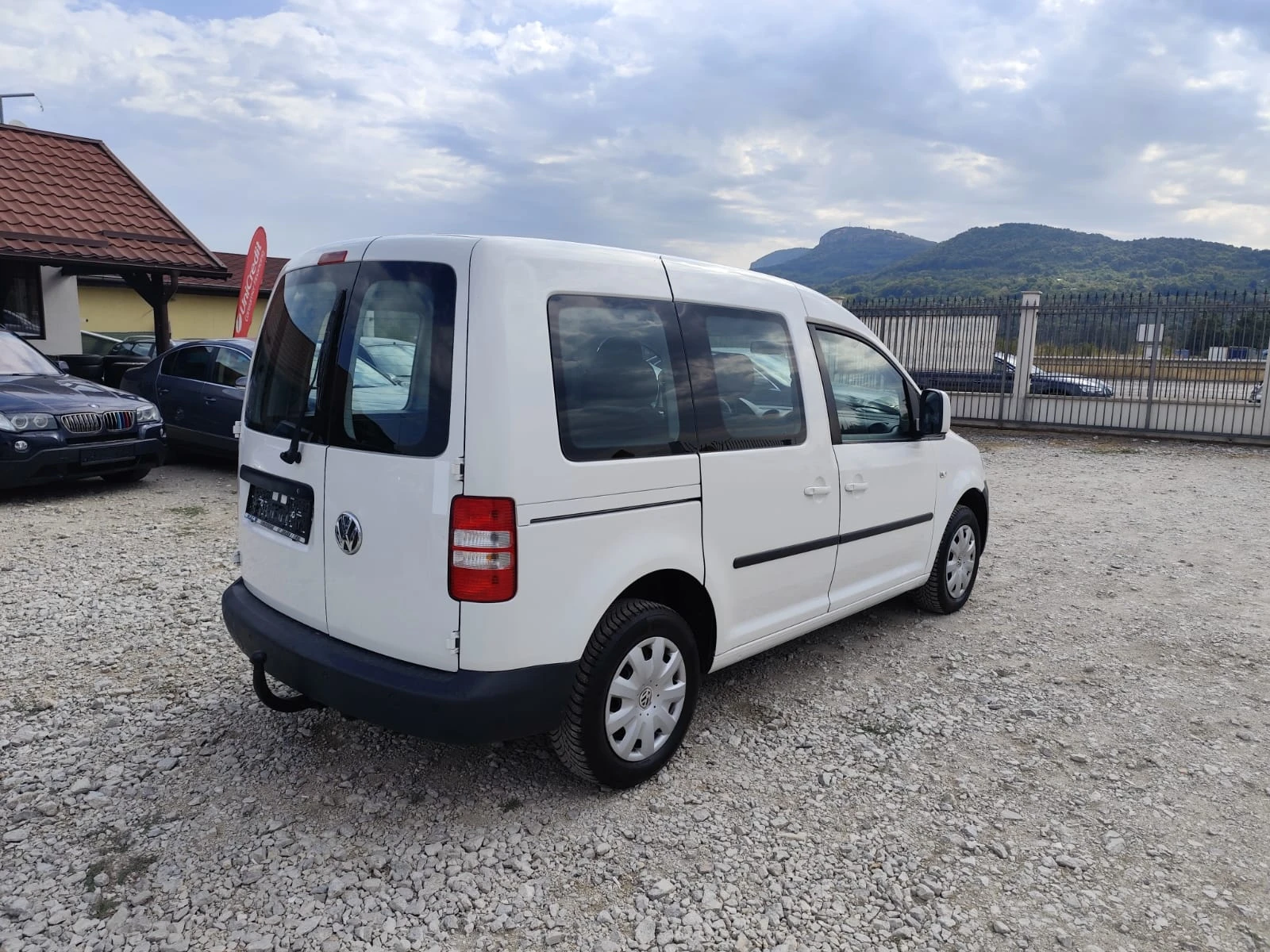 VW Caddy 1.6 дизел Автоват, снимка 5 - Автомобили и джипове - 55817219