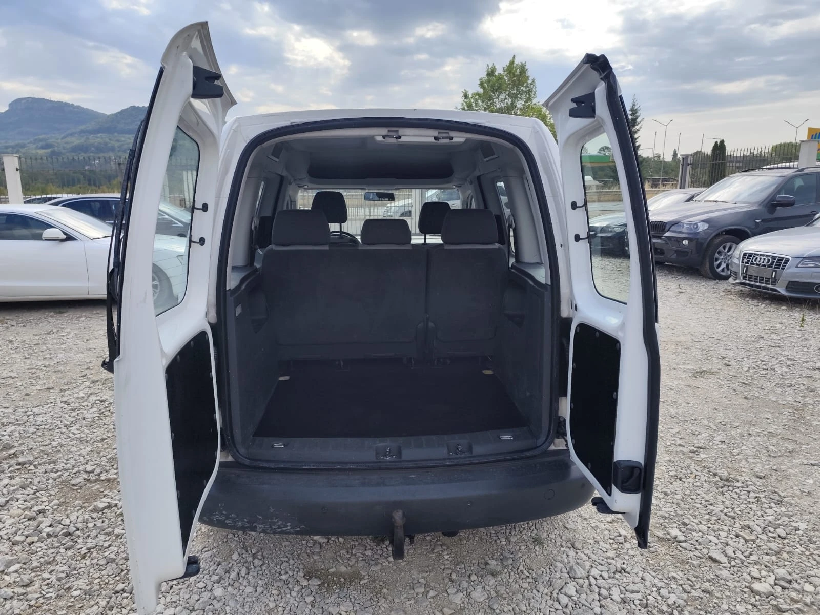 VW Caddy 1.6 дизел Автоват, снимка 7 - Автомобили и джипове - 55817219