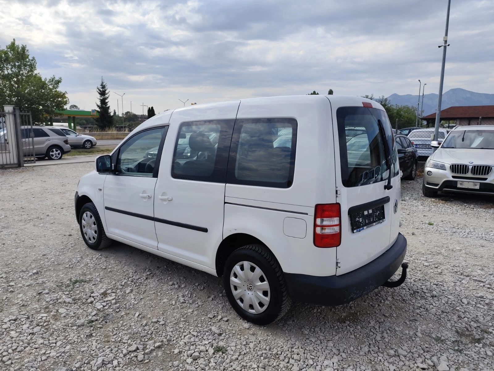 VW Caddy 1.6 дизел Автоват, снимка 8 - Автомобили и джипове - 55817219