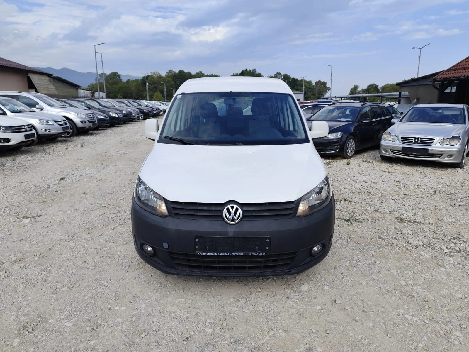 VW Caddy 1.6 дизел Автоват, снимка 2 - Автомобили и джипове - 55817219