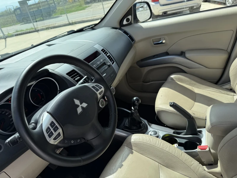 Mitsubishi Outlander, снимка 8 - Автомобили и джипове - 49929091