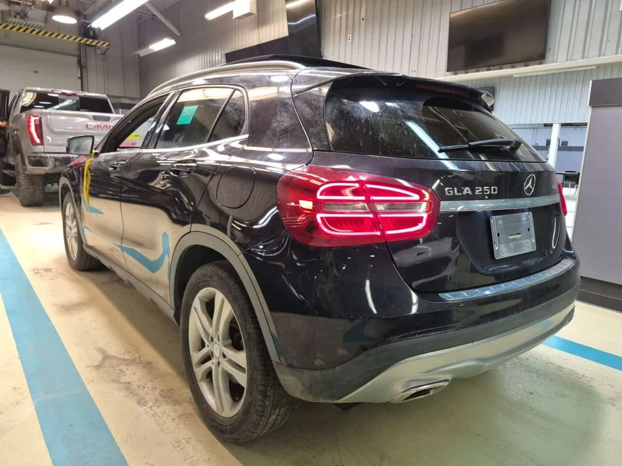 Mercedes-Benz GLA 250 * LED фарове * Панорама * Без инциденти * CARFAX *, снимка 4 - Автомобили и джипове - 53913589