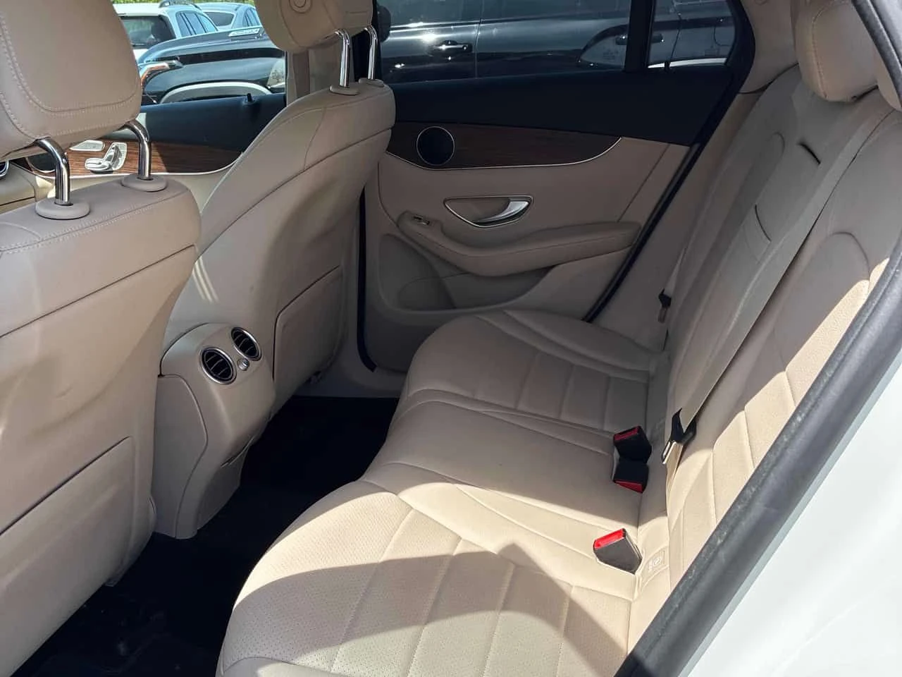 Mercedes-Benz GLC 300 * COUPE * АВТОКРЕДИТ БЕЗ ПЪРВОНАЧАЛНА ВНОСКА, снимка 11 - Автомобили и джипове - 54774359