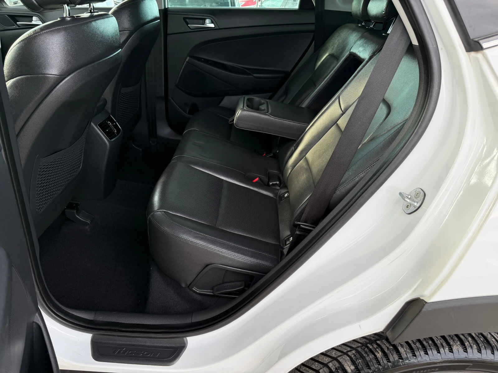 Hyundai Tucson 2.0 d, снимка 11 - Автомобили и джипове - 55395129