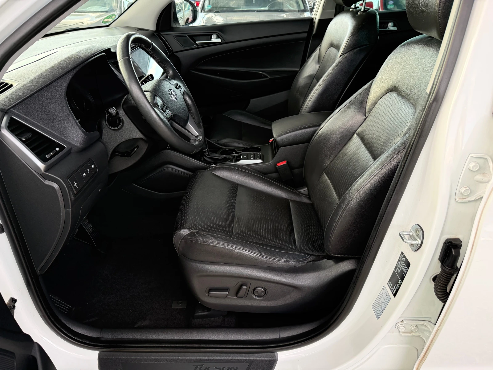 Hyundai Tucson 2.0 d, снимка 7 - Автомобили и джипове - 55395129