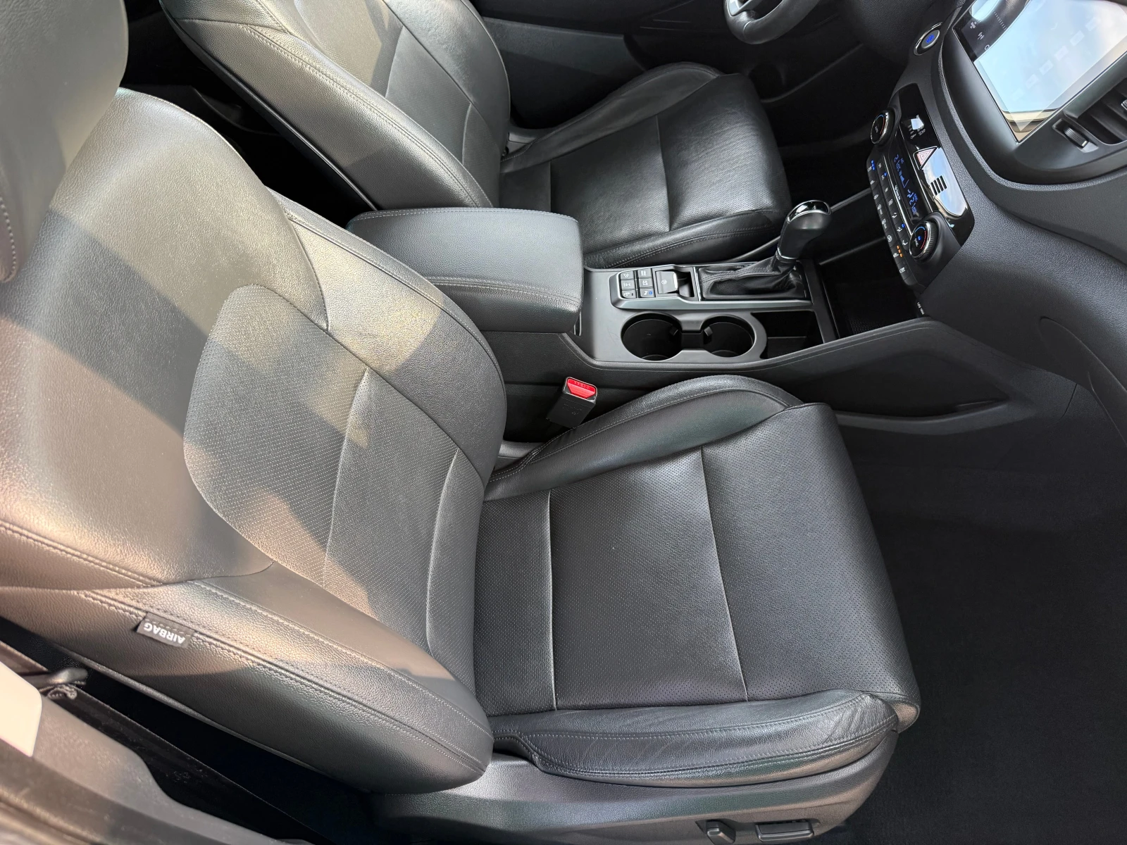 Hyundai Tucson 2.0 d, снимка 15 - Автомобили и джипове - 55395129
