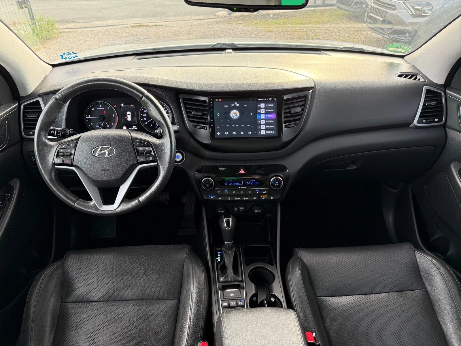 Hyundai Tucson 2.0 d, снимка 12 - Автомобили и джипове - 55395129