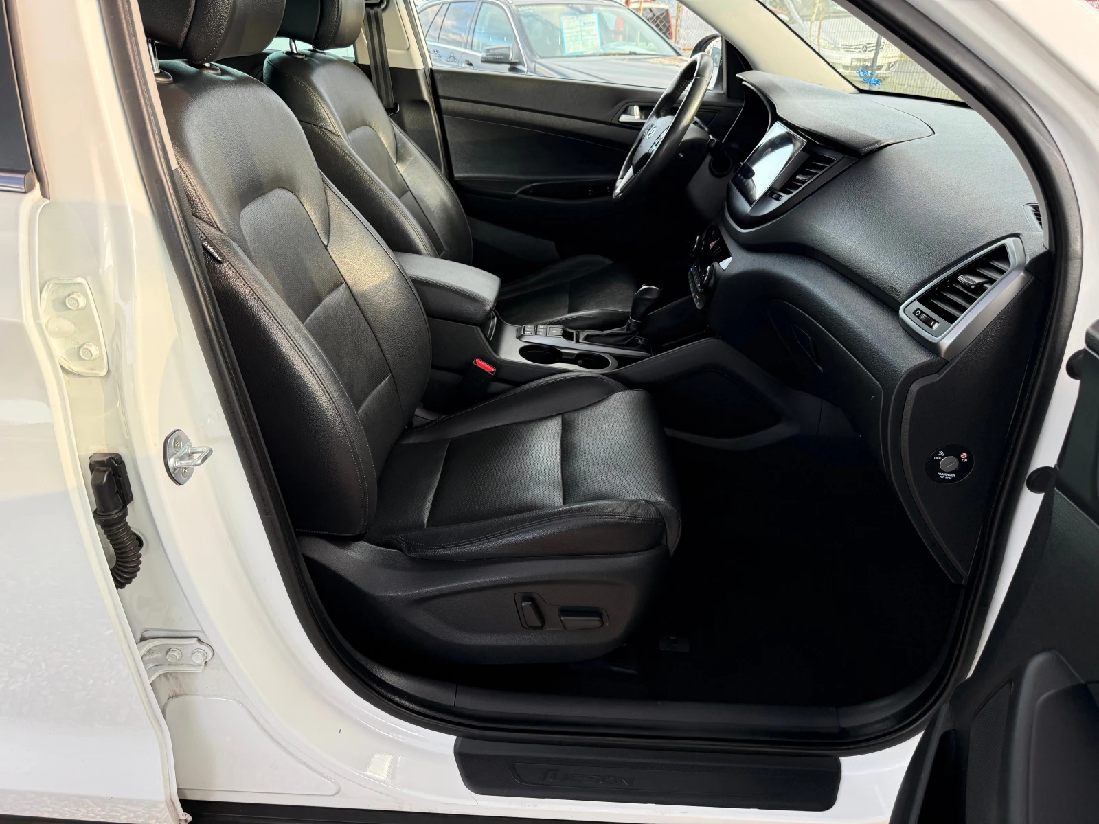 Hyundai Tucson 2.0 d, снимка 14 - Автомобили и джипове - 55395129