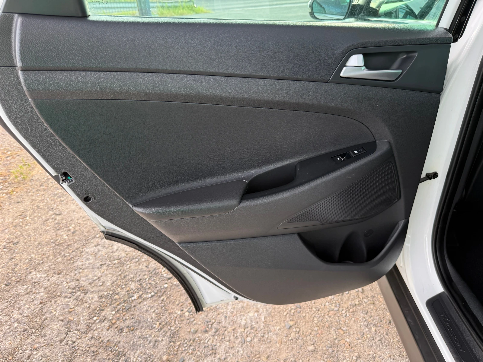 Hyundai Tucson 2.0 d, снимка 10 - Автомобили и джипове - 55395129