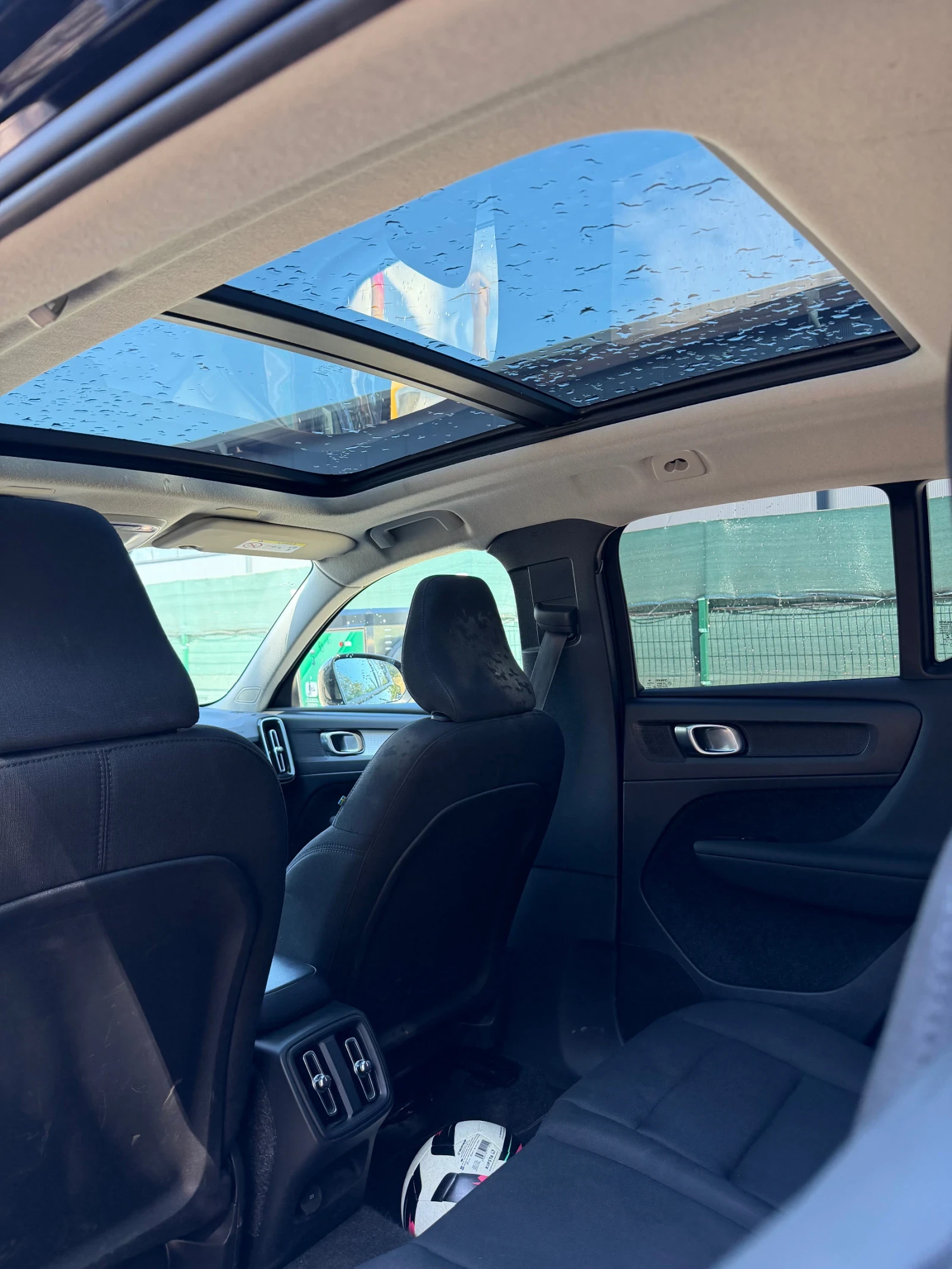 Volvo XC40, снимка 7 - Автомобили и джипове - 56002379