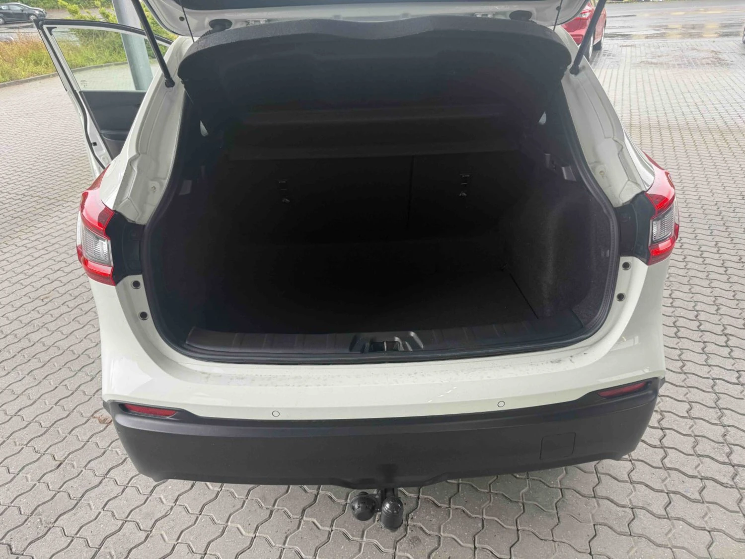 Nissan Qashqai Acenta 1.3 Бензин, снимка 10 - Автомобили и джипове - 56018710