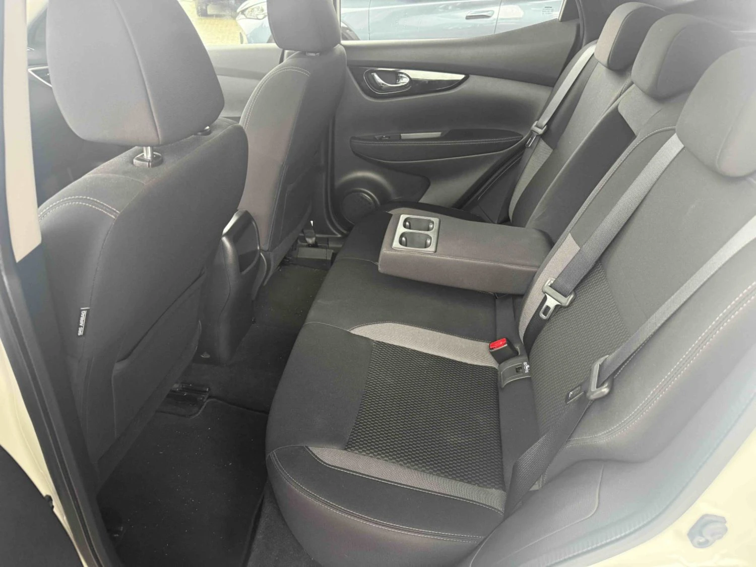 Nissan Qashqai Acenta 1.3 Бензин, снимка 8 - Автомобили и джипове - 56018710