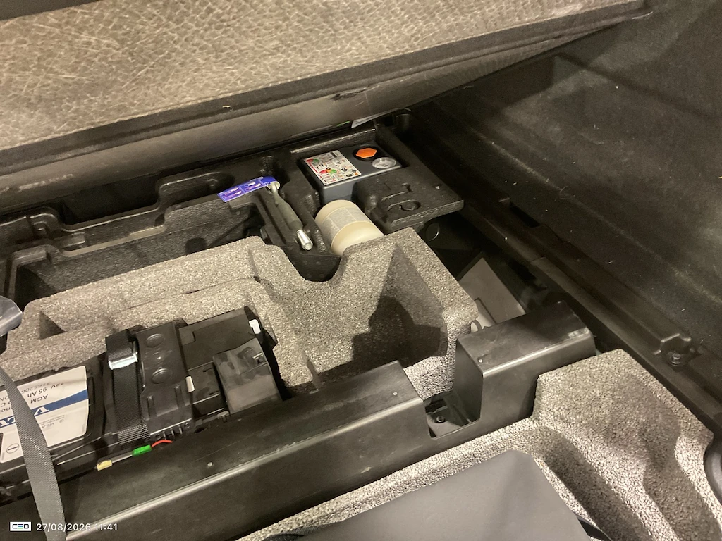 Volvo XC60 T6 RECHARGE GEARTRONIC R-DESIGN LEATHER NAVI AWD, снимка 13 - Автомобили и джипове - 56128237