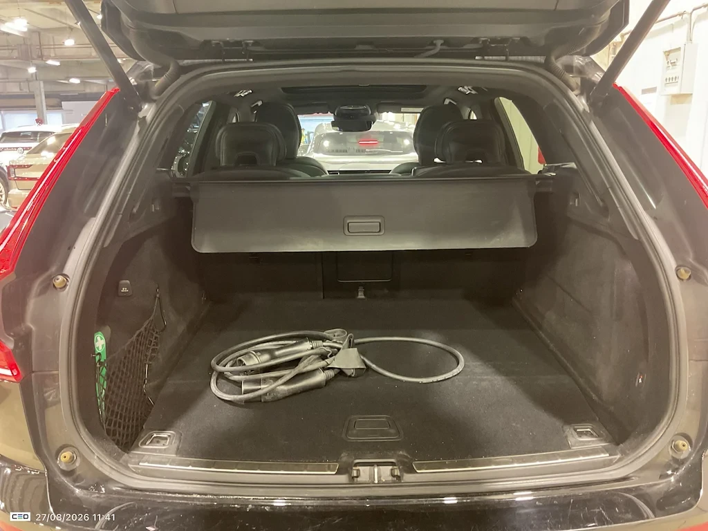 Volvo XC60 T6 RECHARGE GEARTRONIC R-DESIGN LEATHER NAVI AWD, снимка 12 - Автомобили и джипове - 56128237