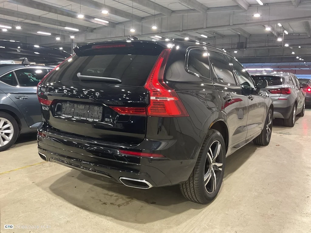 Volvo XC60 T6 RECHARGE GEARTRONIC R-DESIGN LEATHER NAVI AWD, снимка 4 - Автомобили и джипове - 56128237