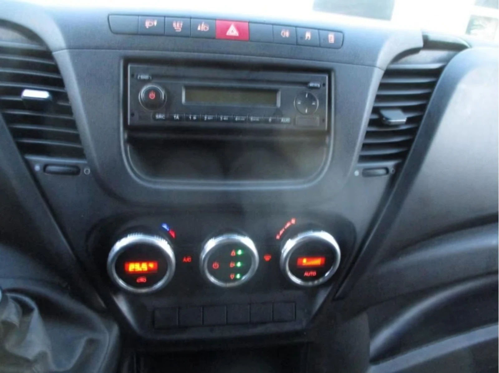 Iveco Daily Хладилен , снимка 15 - Бусове и автобуси - 53895389