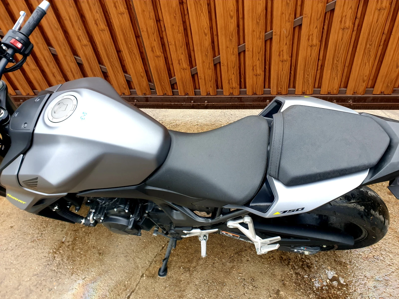 Honda Hornet 750i, ABS, TC, LED, 2000км, TOP, снимка 3 - Мотоциклети и мототехника - 54783096