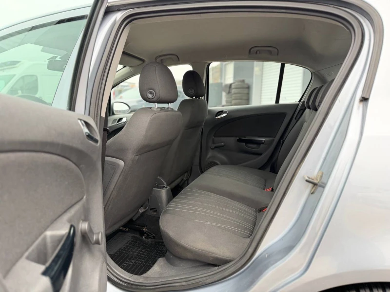 Opel Corsa 1.4i ECOTEC, снимка 14 - Автомобили и джипове - 53056697