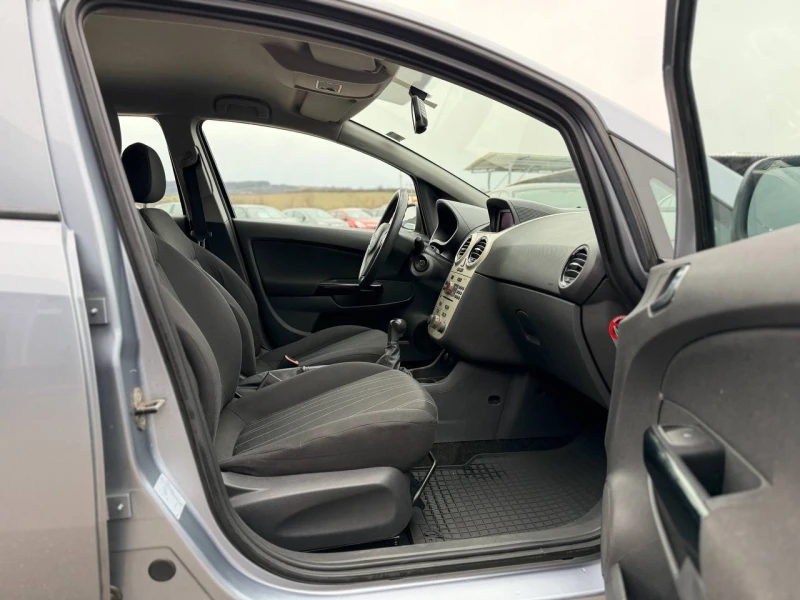 Opel Corsa 1.4i ECOTEC, снимка 11 - Автомобили и джипове - 53056697