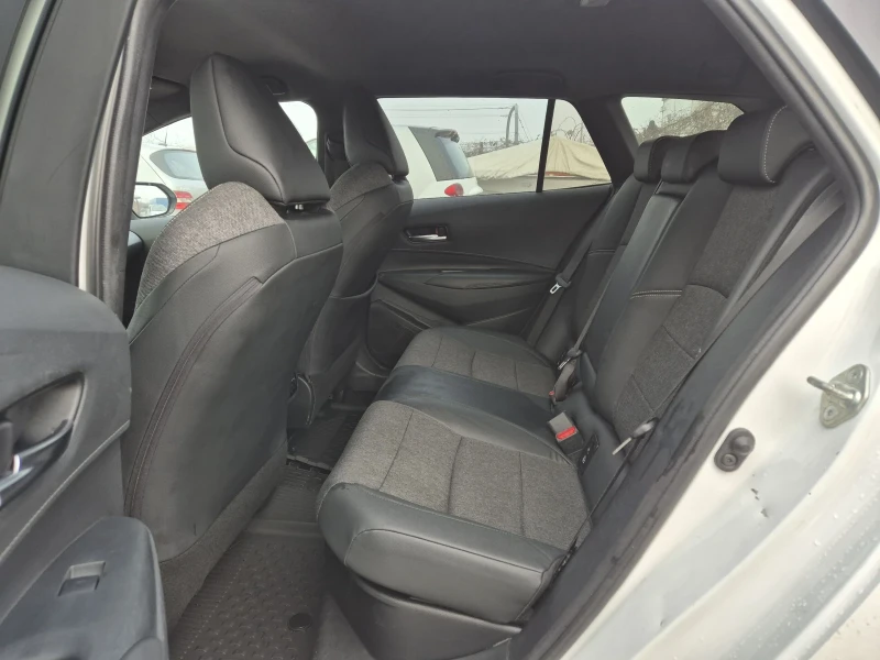 Toyota Corolla HYBRID, снимка 14 - Автомобили и джипове - 53255302