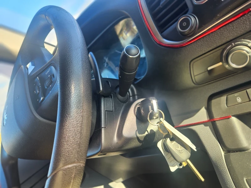 Peugeot Expert 2.0 литра 177к.с. Аутомат Макси, снимка 16 - Автомобили и джипове - 53262137