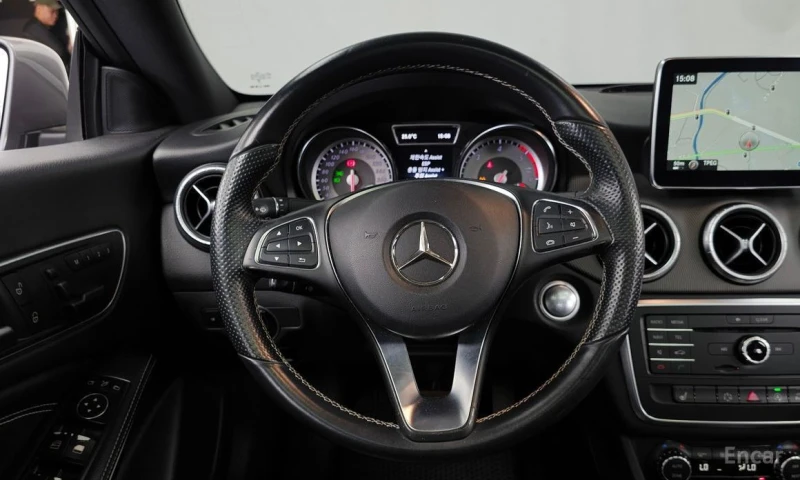 Mercedes-Benz CLA, снимка 13 - Автомобили и джипове - 53362292