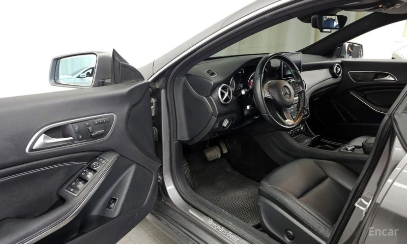 Mercedes-Benz CLA, снимка 10 - Автомобили и джипове - 53362292